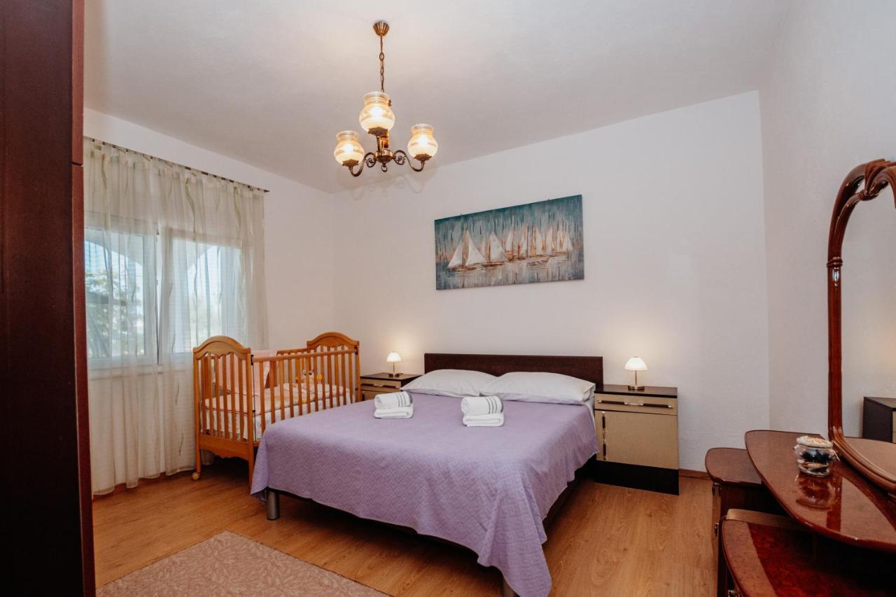 Apartman Neli Vir Exterior photo