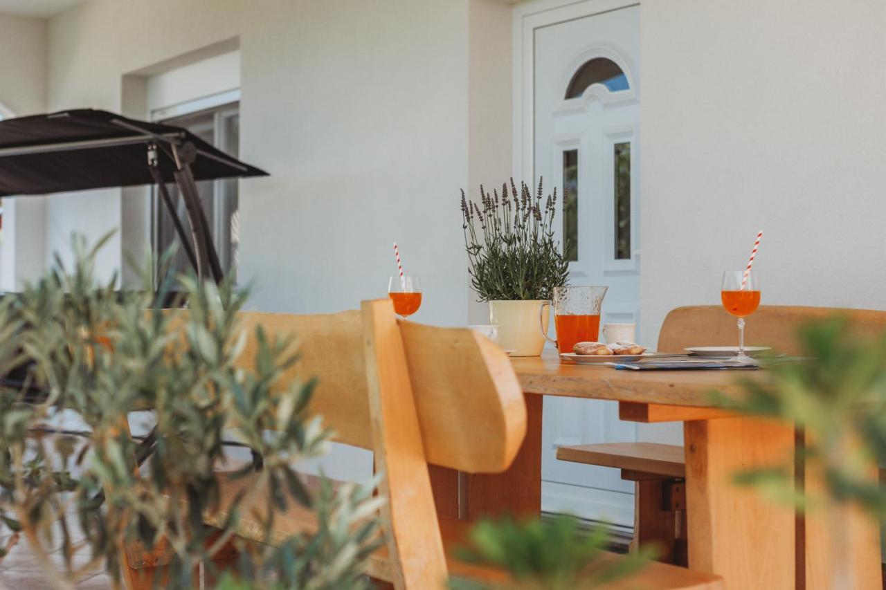 Apartman Neli Vir Exterior photo